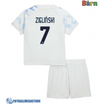 Fotballdrakt Barn Inter Milan Piotr Zielinski #7 Bortedraktsett 2025-26 Kortermet (+ Korte bukser)